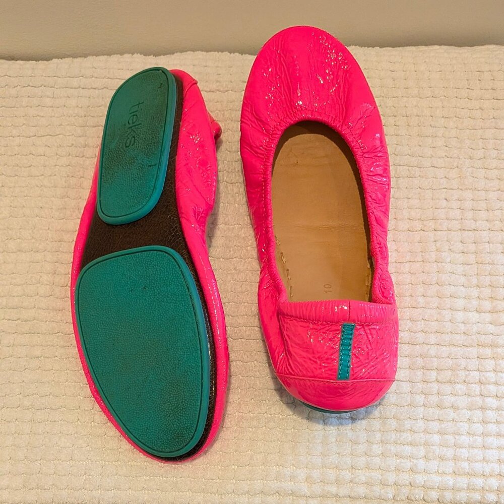 Tieks "Pop Pink" Neon Patent Leather Ballet Flats - (X posted)